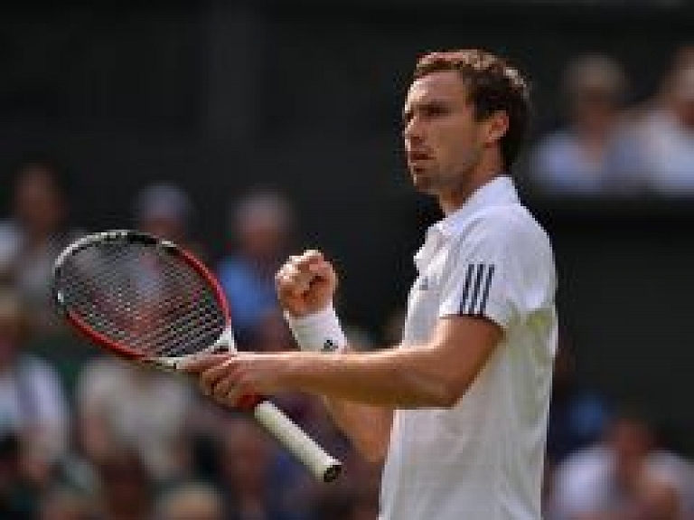 Gulbis pieveic iepriekšējo gadu Vimbldonas pusfinālistu Tsongu