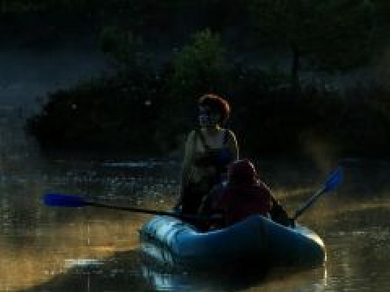 Antras Stafeckas dziesmas "Kļūdu paradīze" video tapis Ķemeru purvā