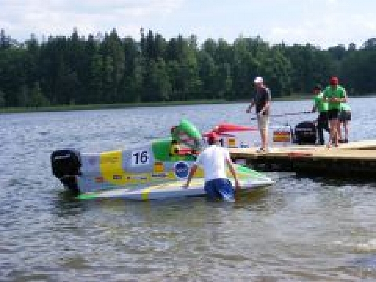 Alūksnes ezerā ūdens motosportisti sacentīsies par čempionu godalgām