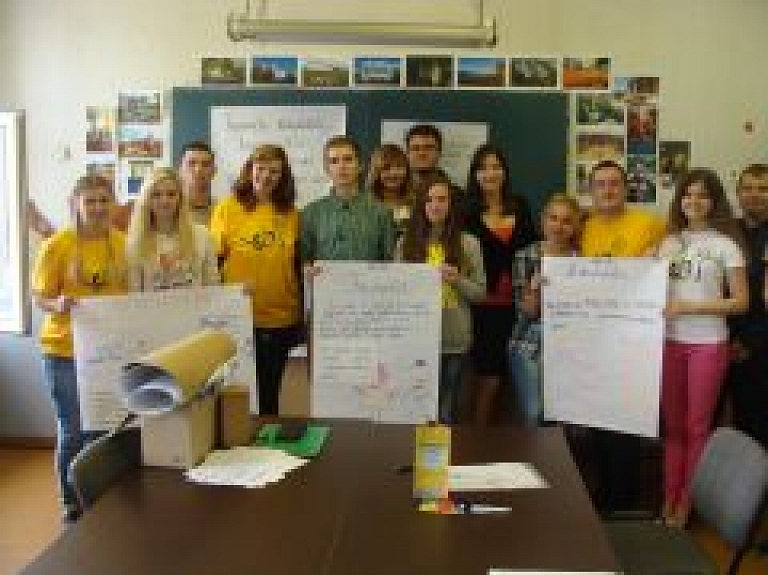 Daugavpils jaunieši piedalās projektā "Seko līdzi iespējām"