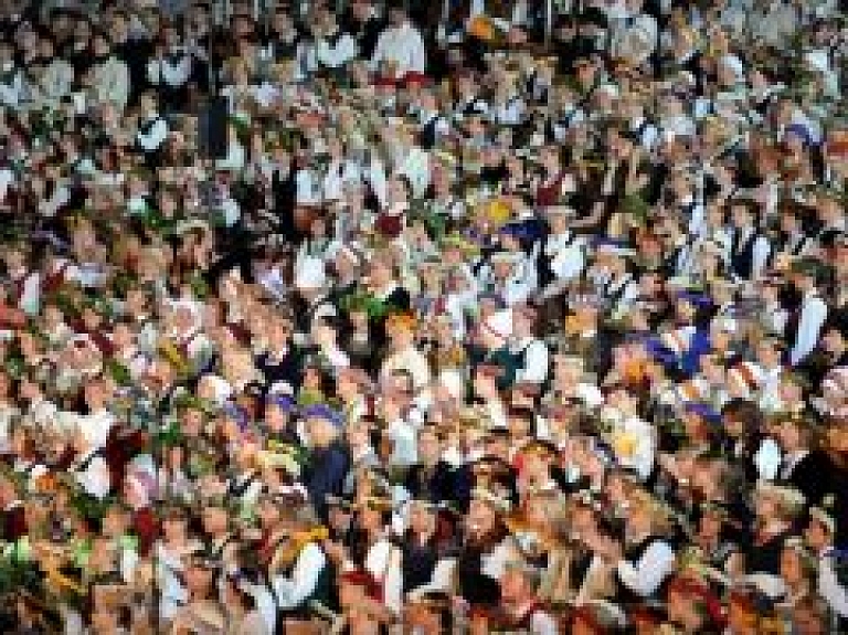 Siguldas dzelzceļa stacijas laukumā demonstrēs Dziesmu un deju svētkus