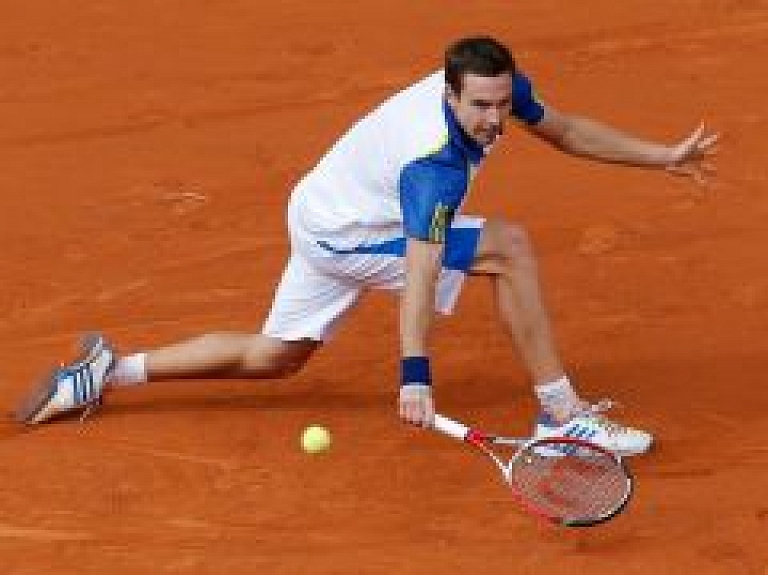 Gulbis Vimbldonas čempionāta pirmajā kārtā pieveic francūzi Rožē-Vaselēnu