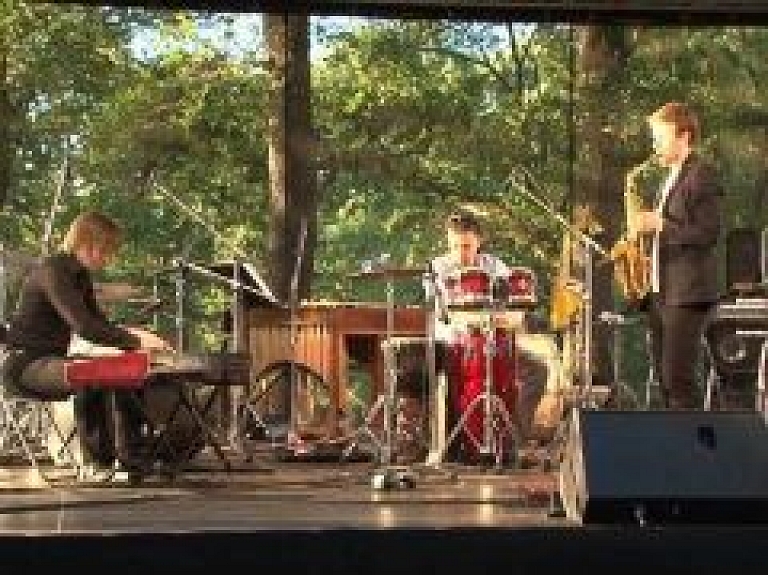 "Talsu Kuršus" vasaras vidus svinēšanā nomainīs "Xylem trio"