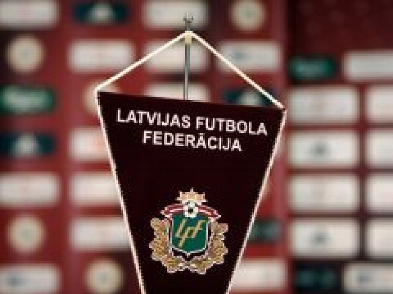 Atceļ spriedumu "FK Rīga" prasībā par 100 000 latu piedziņu no federācijas