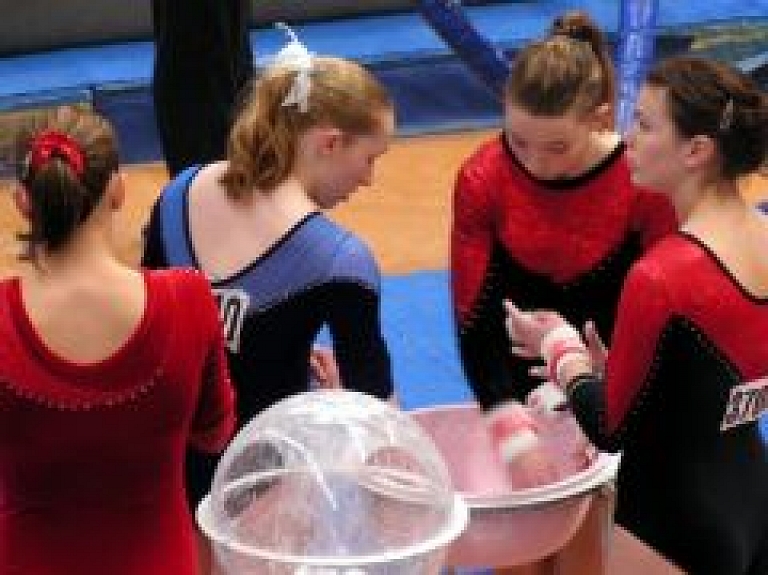 Latvijas Jaunatnes vasaras Olimpiāde sākas ar startiem mākslas vingrošanā