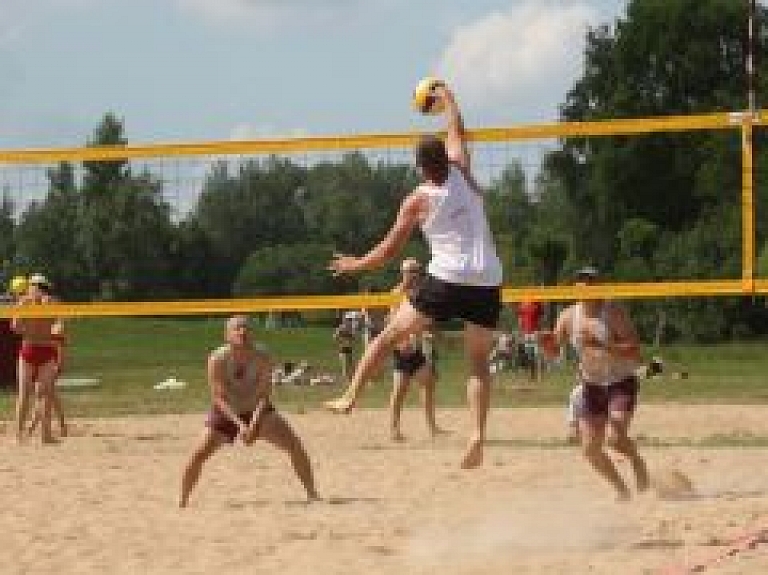 Rēzeknē aizvadītas pirmā posma sacensības pludmales volejbolā
