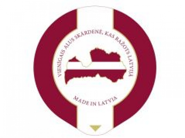 "Cēsu alus" skārdenes rotā Latvijas valsts karoga krāsas un simbolika