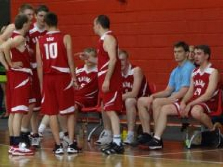 Saeima basketbola spēlē Kandavā mērosies spēkiem ar Iekšlietu ministriju