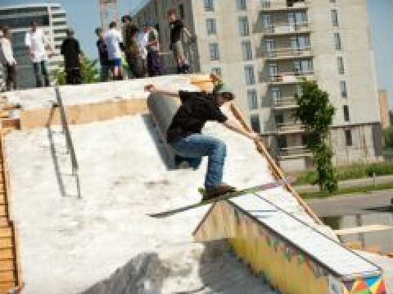 Siguldas snovbordisti piedalās paraugdemonstrējumu pasākumā