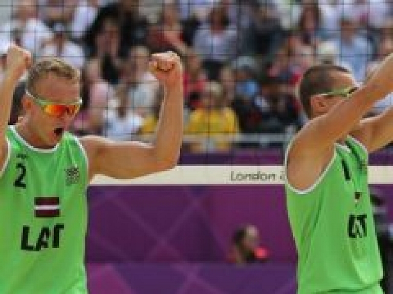 Šmēdiņu lidostā sagaida arī Kuldīgas sporta skolas pārstāvji