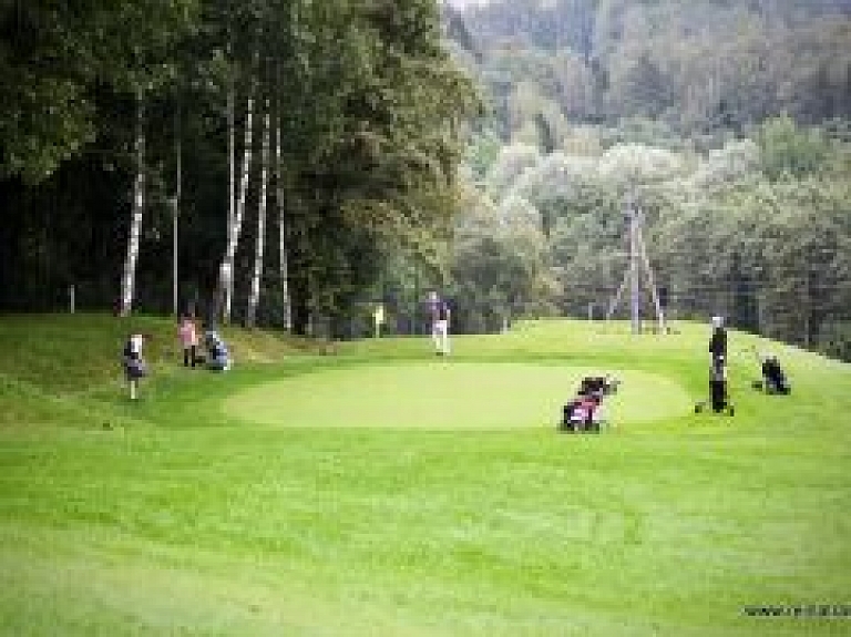 Reiņa trasē sezonu uzsācis golfa turnīrs "ELVI Open 2013"