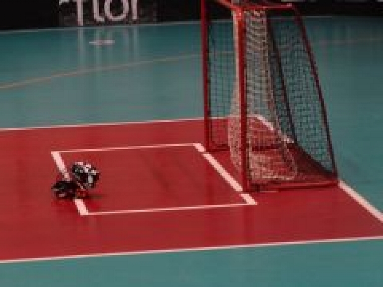 Pērnā gada čempioni noliek savas pilnvaras