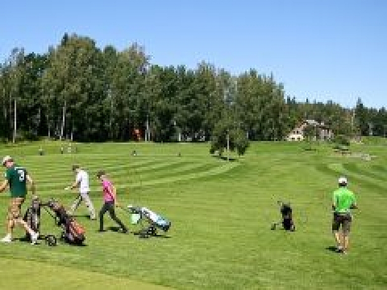 Reiņa trase atklāj sezonu ar golfa kluba dibināšanu