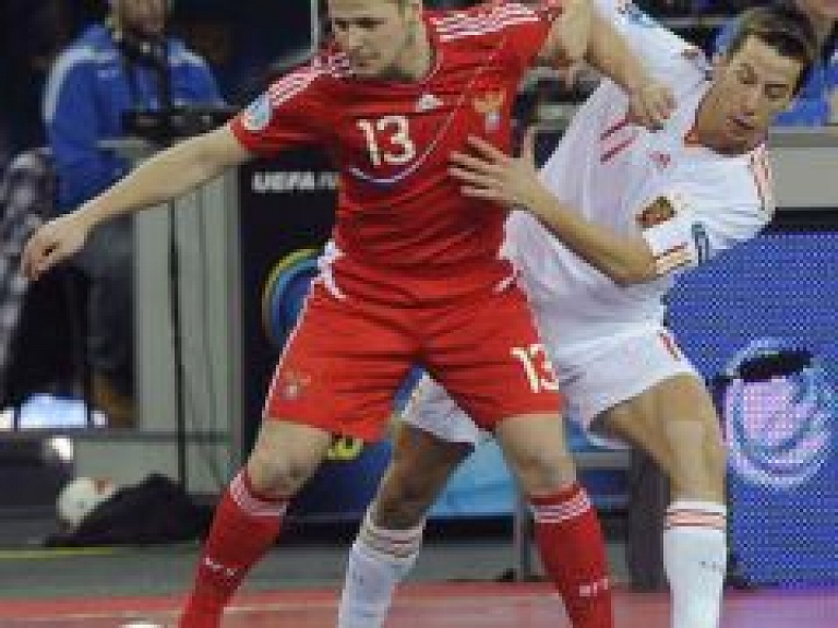 Krāslavā telpu futbola čempionātā aizrit izšķirošās cīņas