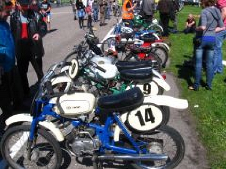 Biķernieku trasē norisināsies mopēdistu sacensības "Zelta mopēds"