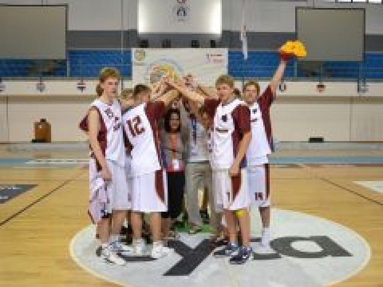 Pasaules konkurencē Alūksnes jaunie basketbolisti izcīna 18.vietu