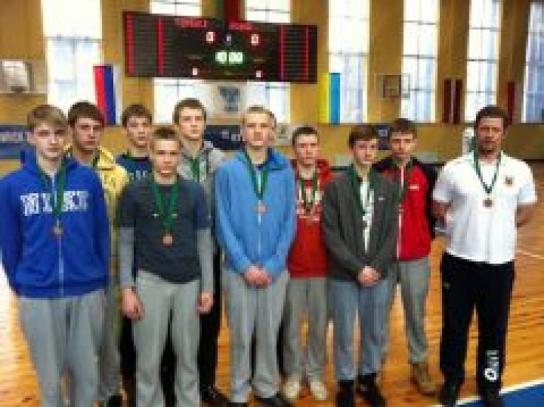 Ogres Basketbola skolas puišu komanda izcīna godalgotu vietu