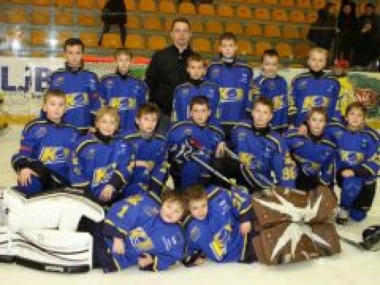 "Ogre Juniors" hokeja komandas noslēgušas Latvijas čempionātu