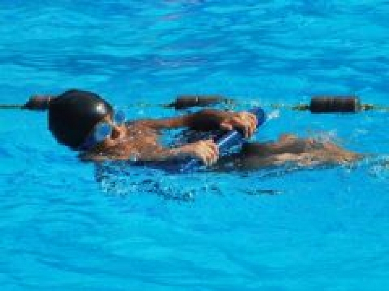 Apbalvo Valmieras Bērnu sporta skolas peldēšanas treneri