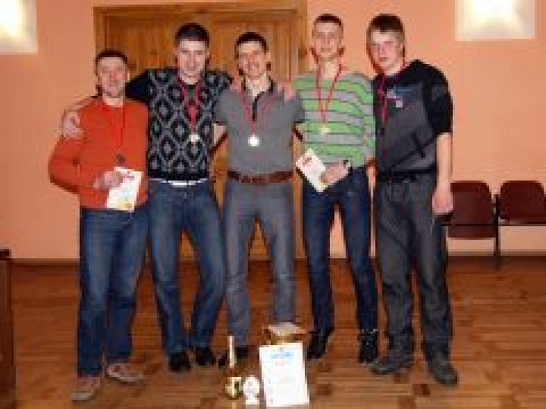 Dagdas volejbolisti iegūst zeltu novada atklātajā volejbola čempionātā