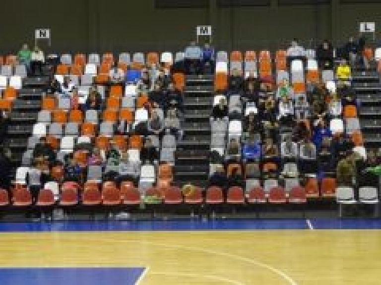 Smiltenē čempionāta basketbolā finālā sacentīsies "Vudlande" pret "top"