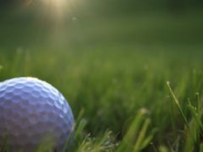 Ogres golferi izcīna ceļojošo kausu
