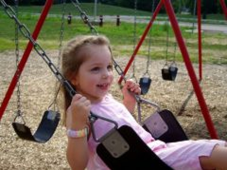 Tūjas un Liepupes bērniem jauni rotaļu laukumi