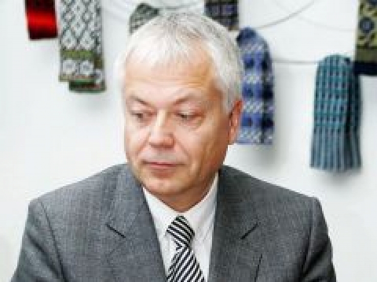 Sesks neatbalsta pilsētu apvienošanos ar novadiem