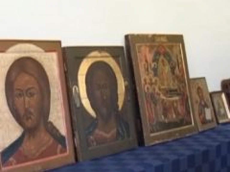 Latgales dievnami atgūst daļu nozagto ikonu (video)