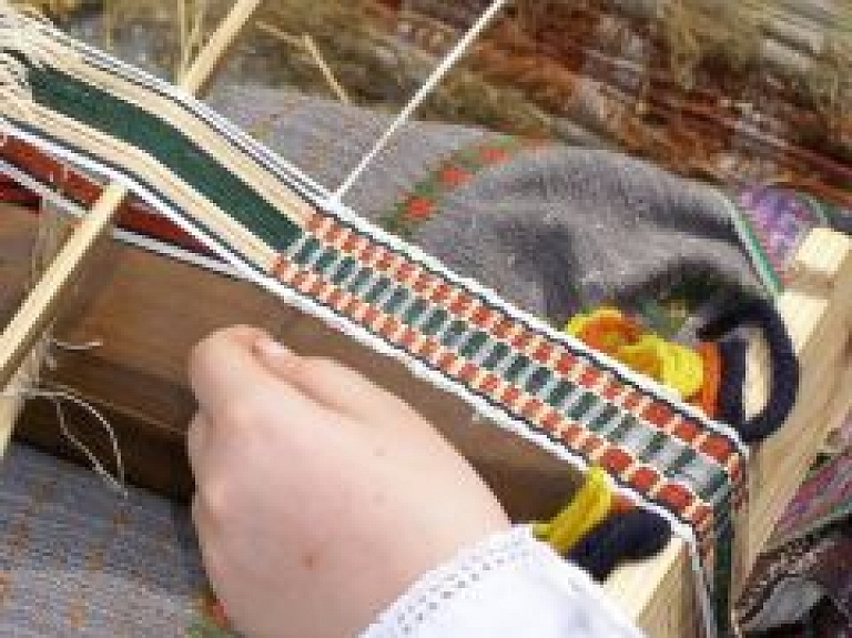 Siguldas novada Dienas centrā atklāta Ainas Ertes personālizstāde