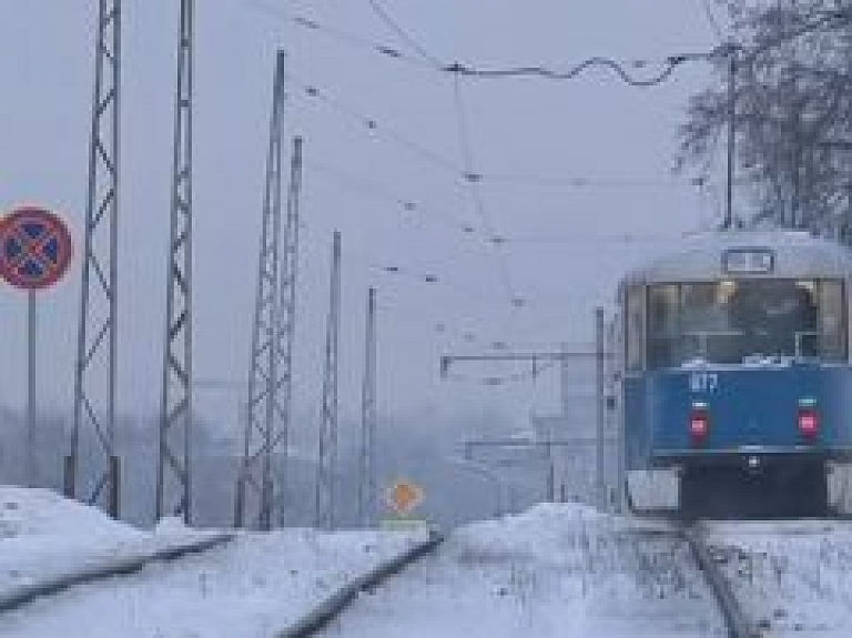 Daugavpilī apsprieda jauno tramvaju piegādi (video)