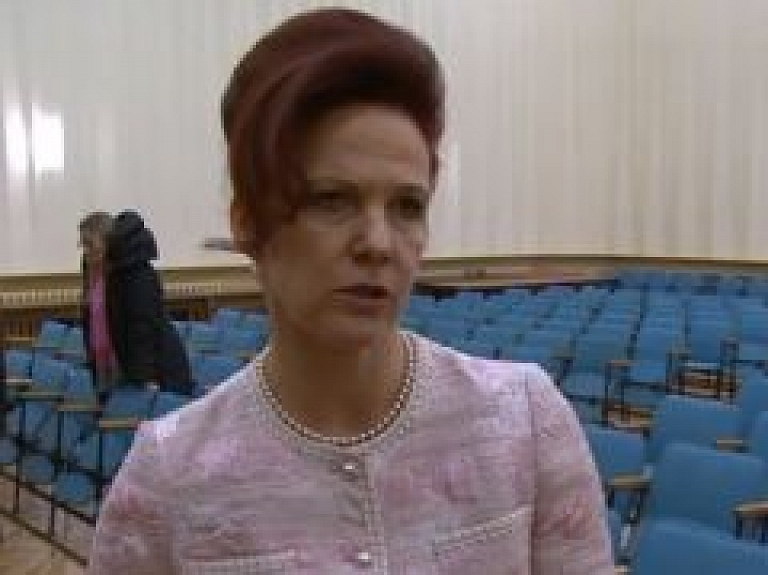 Sabilē spriež par eiro ieviešanu Latvijā (video)
