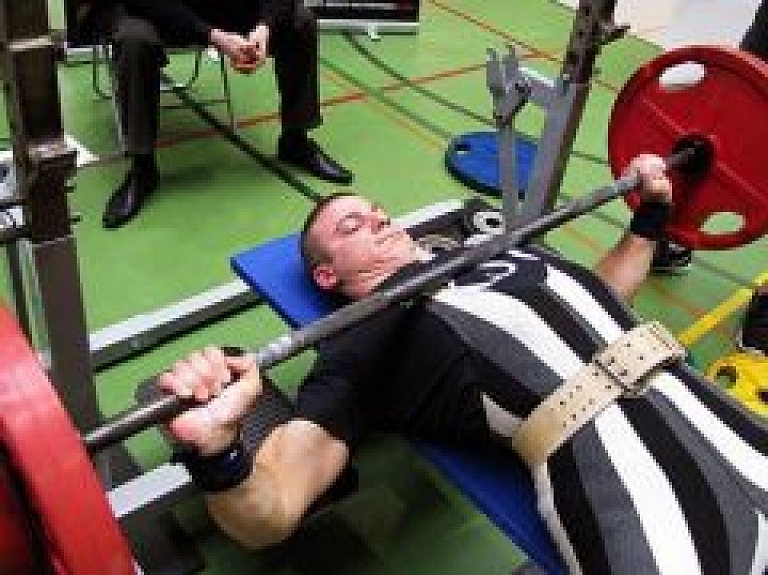 Inčukalnā sacenšas labākie Latvijas spēka sportisti