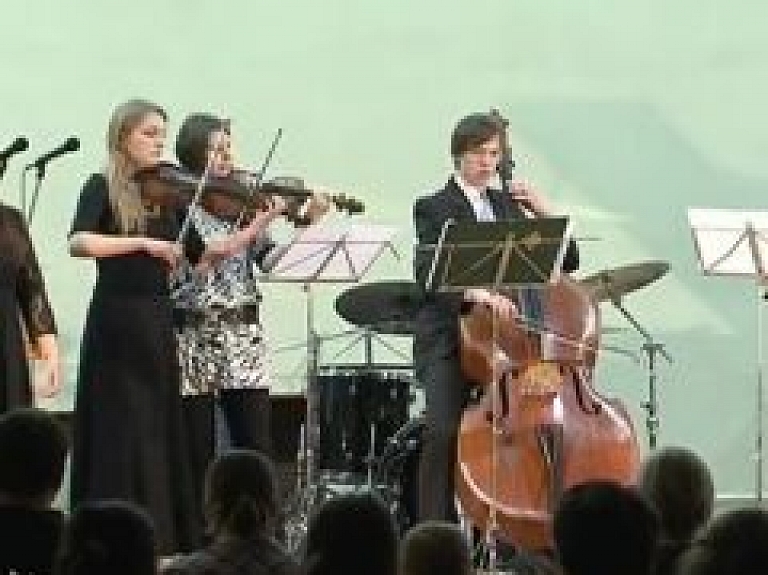 Rēzeknes Mūzikas vidusskolas audzēkņi uzņem ciemiņus no Rīgas (video)