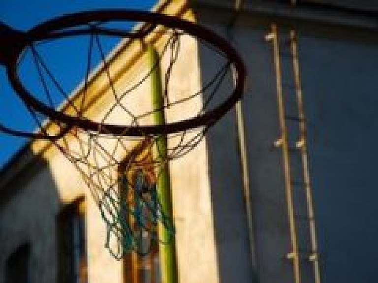 Iecavā basketbola sacensības aizvada 6.-7.klašu komandas