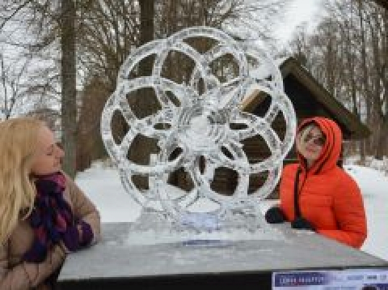 Jēkabpilī aicina apskatīt Ledus skulptūras (video)