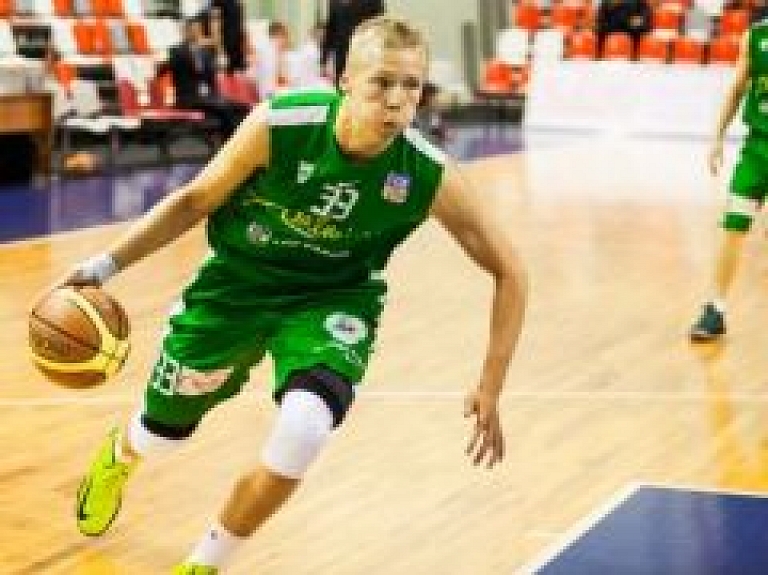 "BK Valmiera" izbraukumā pārliecinoši uzvar "Barons kvartāls" (video)