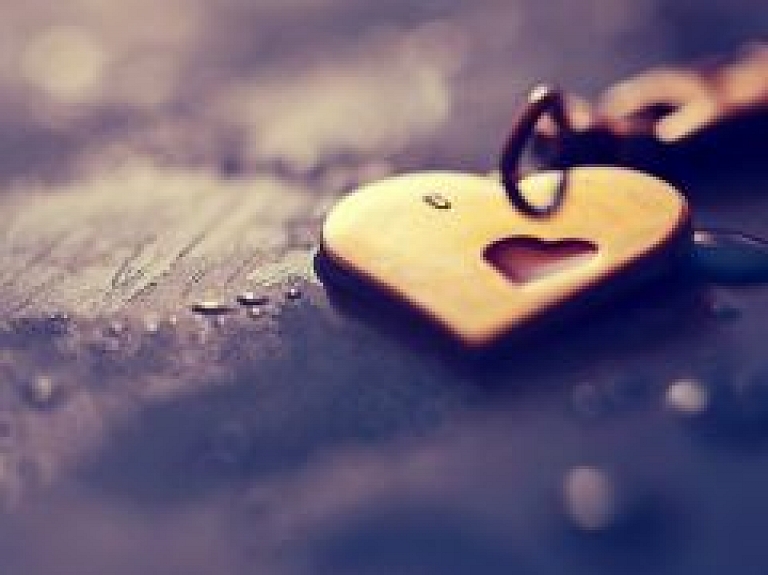 Allažos aicina uz balli "Pār visu zemi mīla valda"