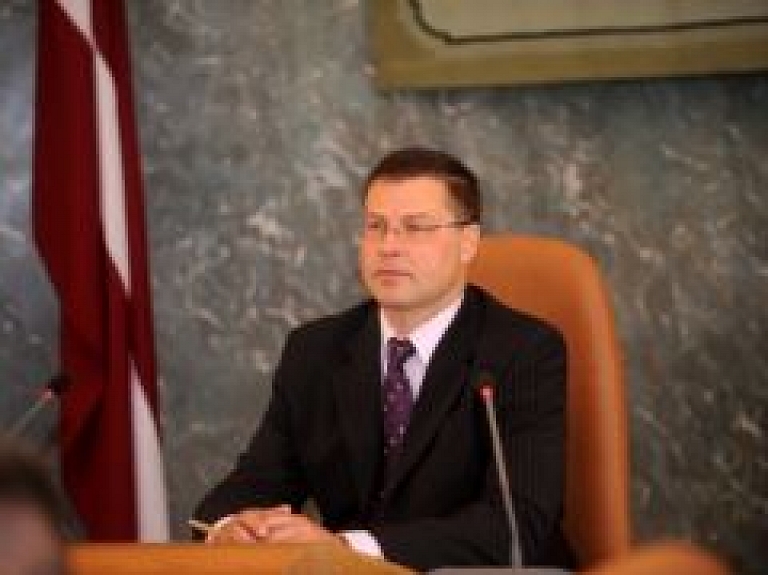 Dombrovskis: Latvija tikai pēdējās sarunu stundās palika viena