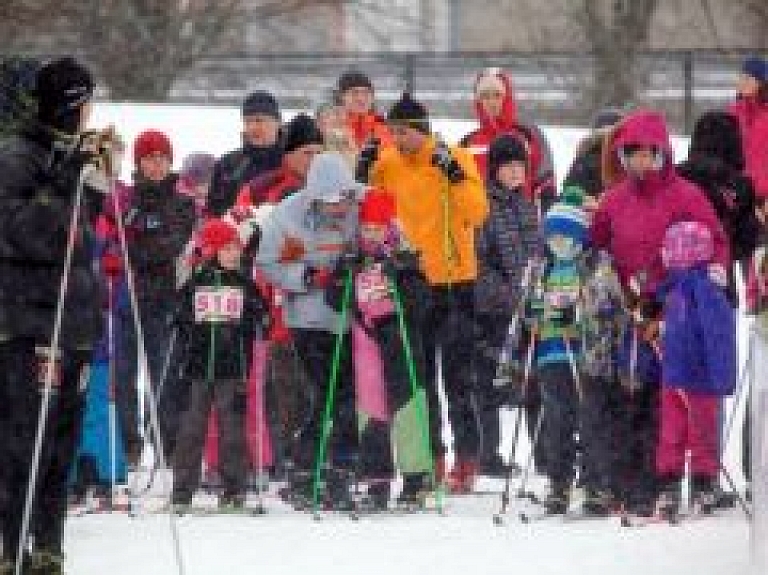 Rīgas tautas slēpojums "Biķernieki" pulcē 250 dalībniekus