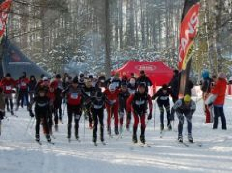 Aicina pieteikties Fans 2x5km distanču slēpošanas stafetei Zilajos kalnos