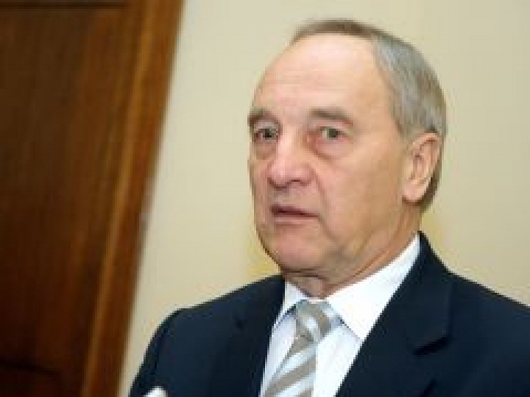 Prezidents sveic Dukuru ar izcīnīto sudraba godalgu skeletonā