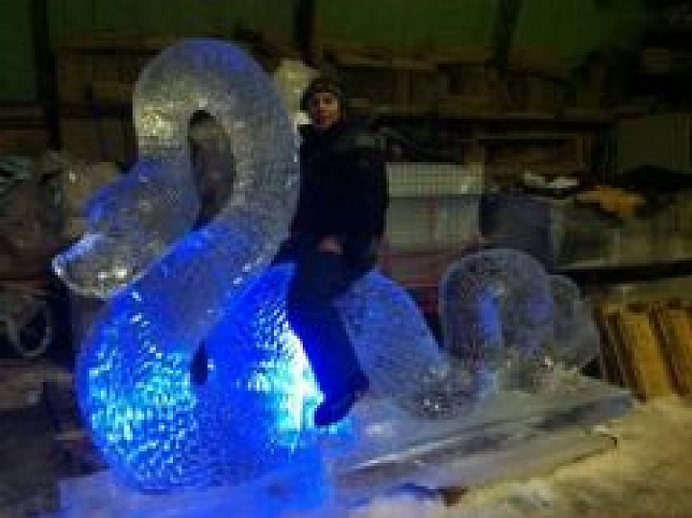 Čūska Planētā "Ledus"