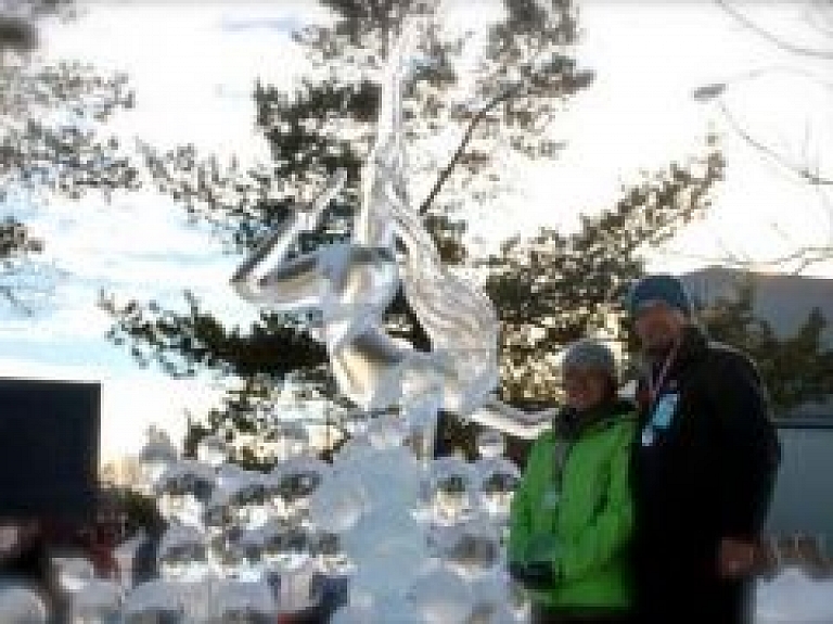 Latviešu tēlnieks izcīna sudraba medaļu festivālā Kanādā