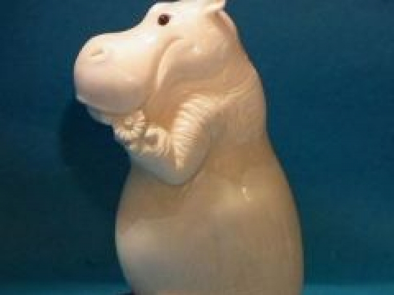 Magadanas mākslinieki uz Jelgavu atved kaula skulptūru izstādi