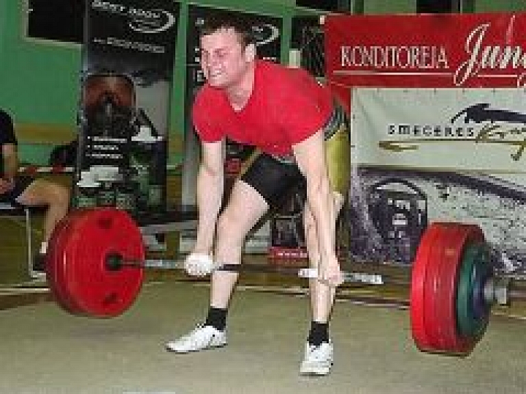 Madonā atklāts Latvijas kauss pauerliftingā