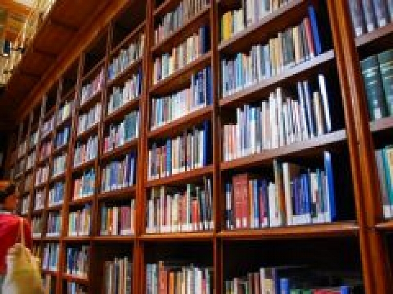 Cēsu Centrālās bibliotēkas ēkas renovācijai saņemti 10 pieteikumi