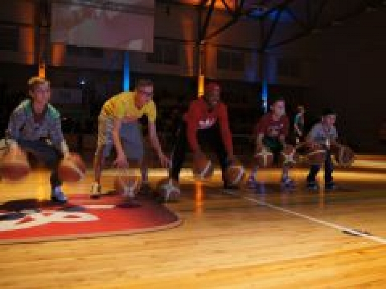 BK "Jēkabpils" basketbolistus aizrauj nakts strītbola turnīrā