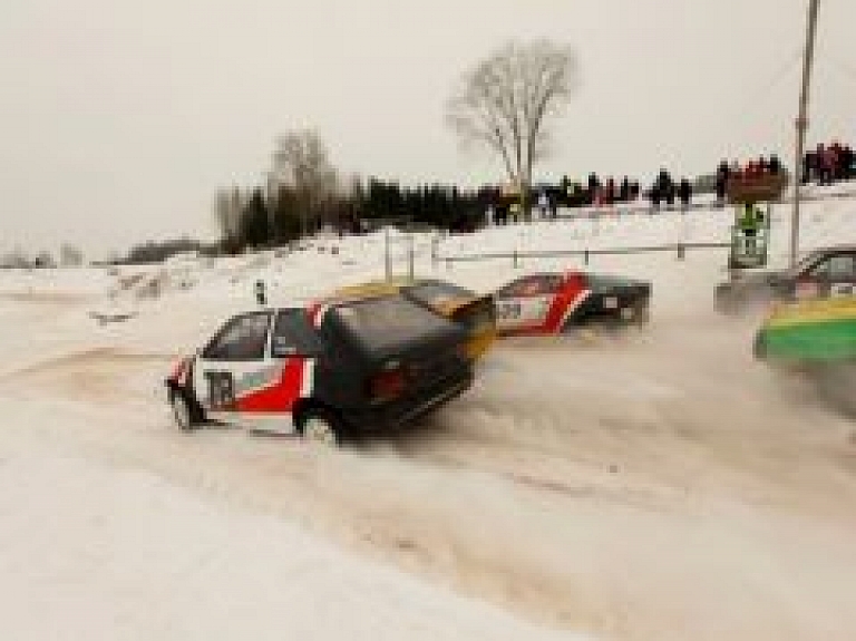 Folkreisa Garkalnes posmā 30 sportisti pēc vienas uzvaras