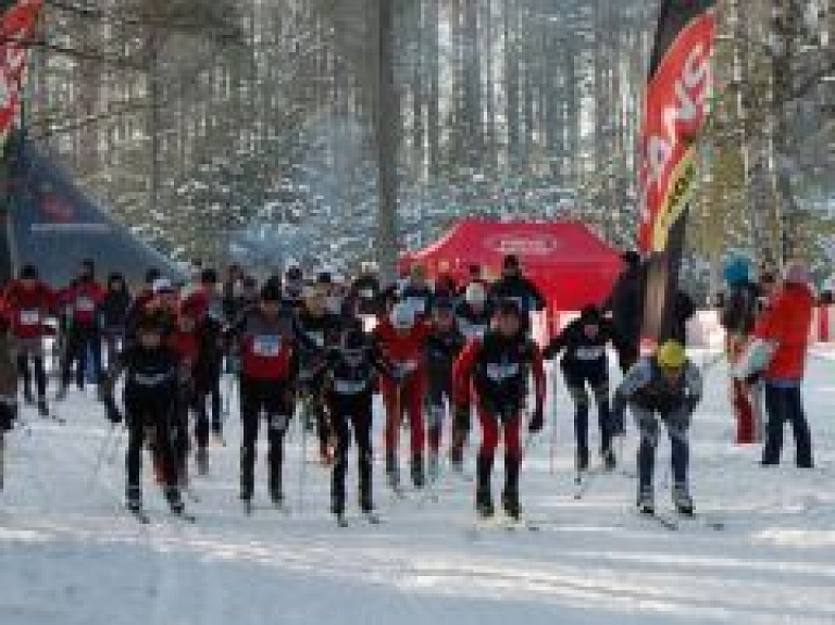 Zilo kalnu trasē notiks Fans stafete 2x30 km distanču slēpošanā